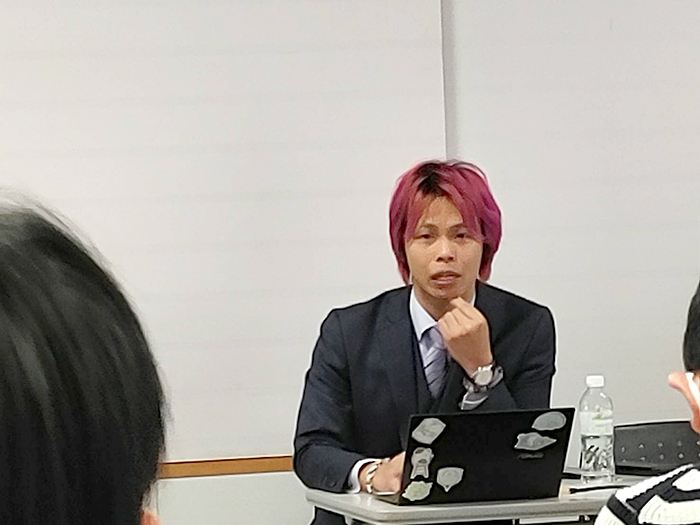 経営者向け勉強会で店舗集客を解説する様子